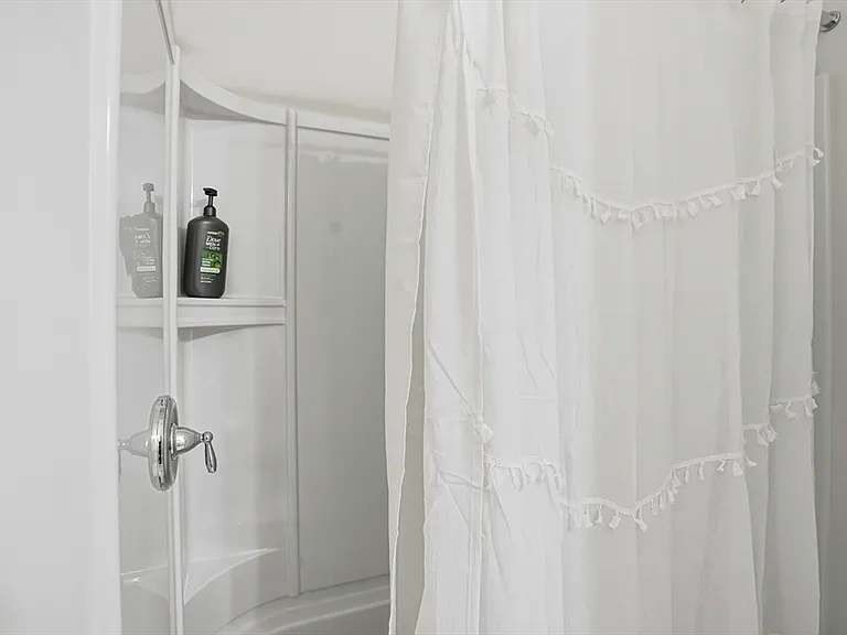 4 Winslow Ln #410 — Photo 28