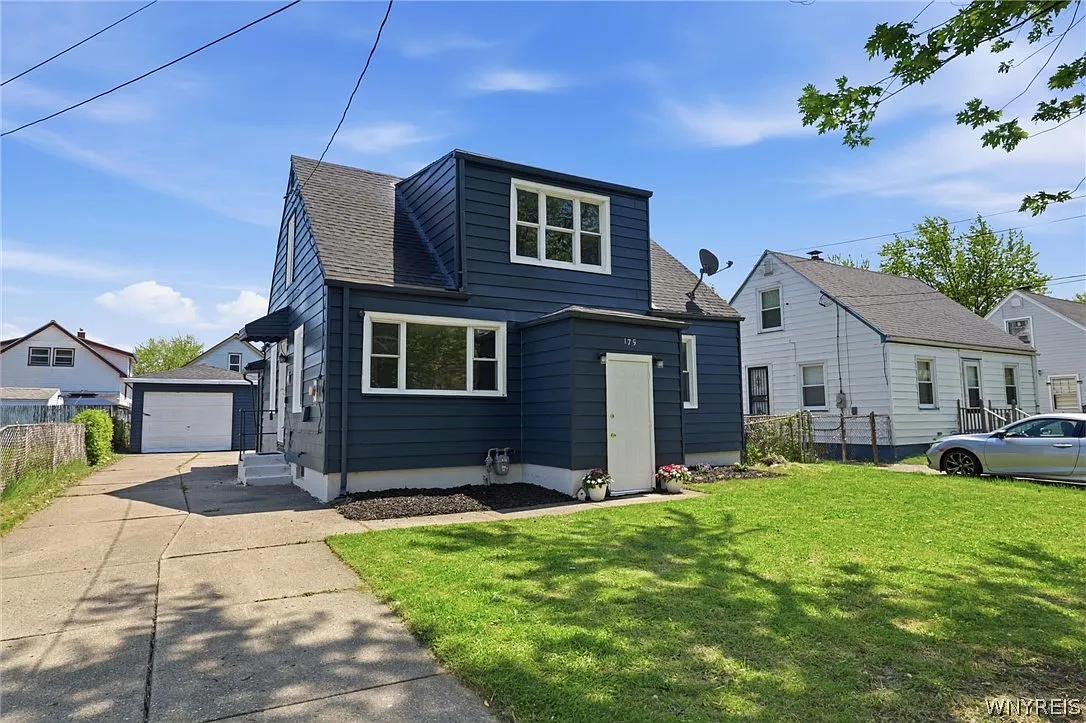 4 bed, 1.0 bath, 1225 sqft, $1,500 — Photo 2