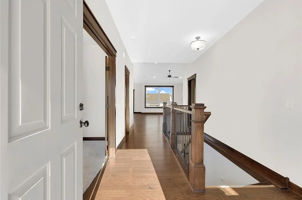 4 bed, 2331 sqft, $3,750 — Photo 3