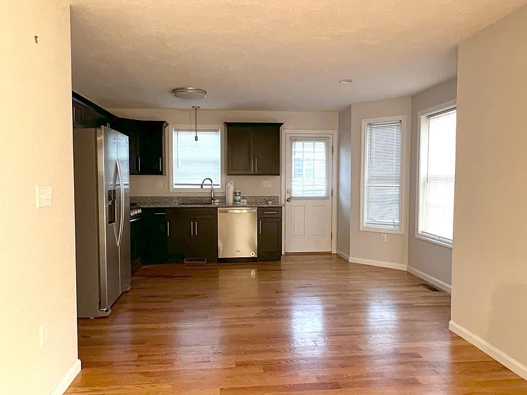 8 Riley — Photo 2