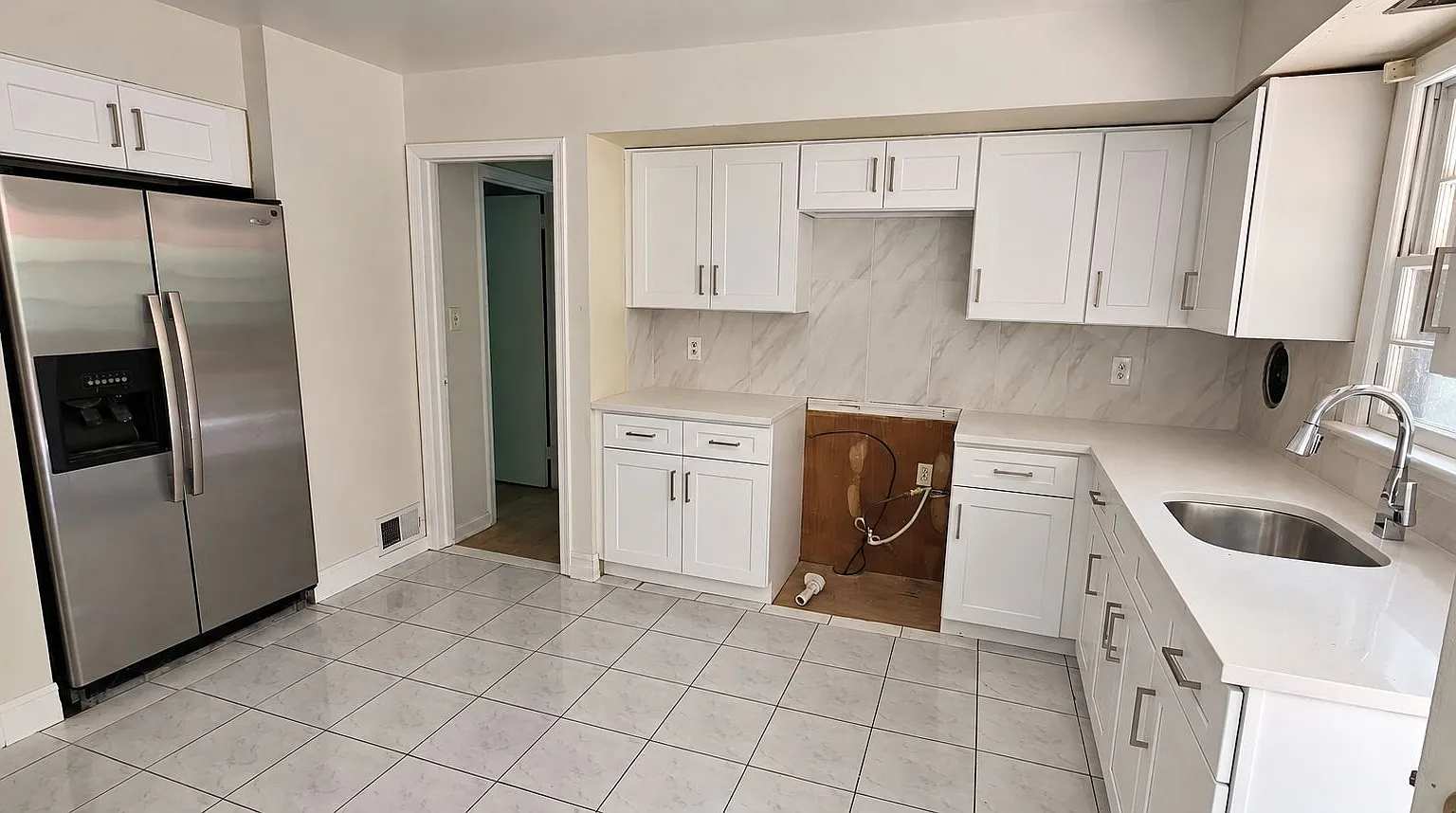 3 bed, 1144 sqft, $4,500 — Photo 3