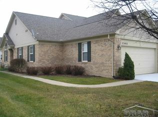 25465 Grove Ct, Flat Rock, MI 48134
