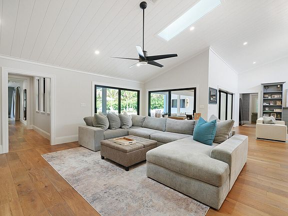 4th image of 19526 W Trails End Terrace