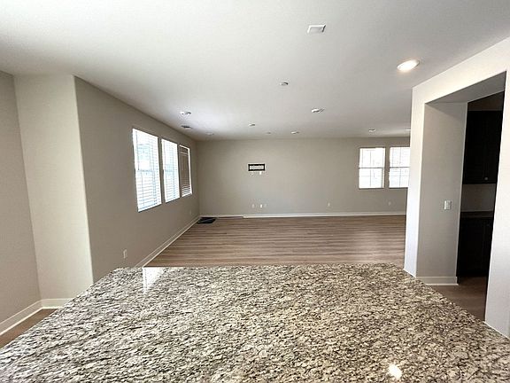5th image of 809 Kidder Ave