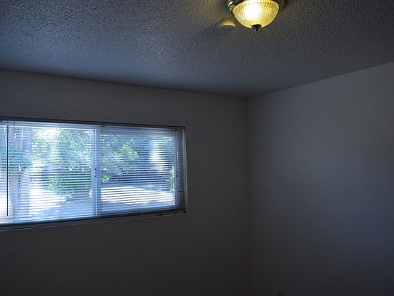 5th image of 2301 Holly Dr