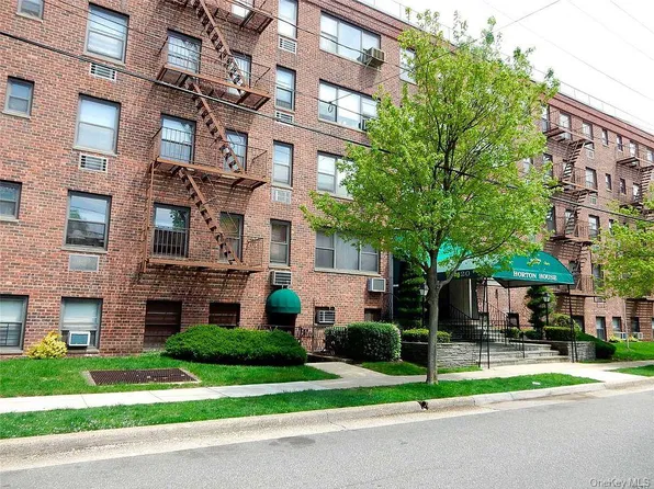 120 Horton Highway Apt. A13, Mineola, NY 11501