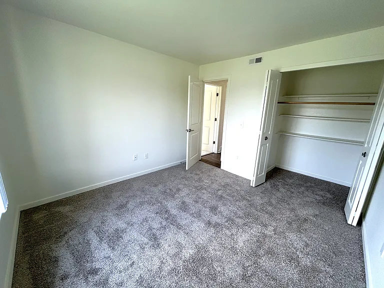 Windsor Place Apartments — Photo 83
