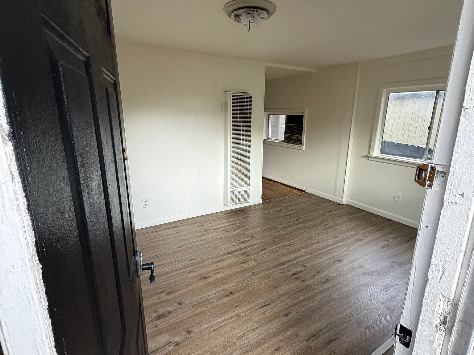 2 bed, 900 sqft, $2,000 — Photo 3