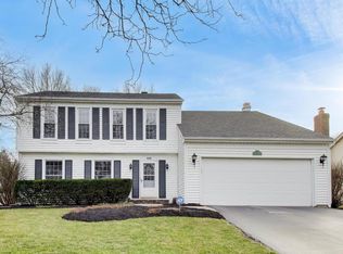 606 Thackeray Ln, Fox River Grove, IL 60021