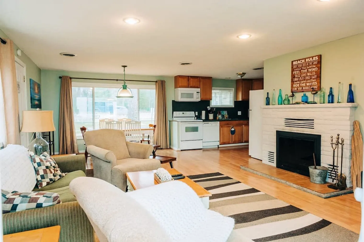 4 bed, 2.0 bath, 1797 sqft, $2,580 — Photo 3