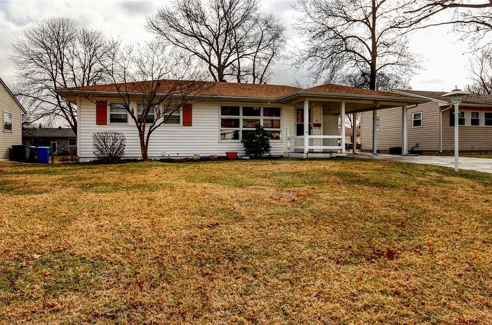 1st image of 6 Radford Dr