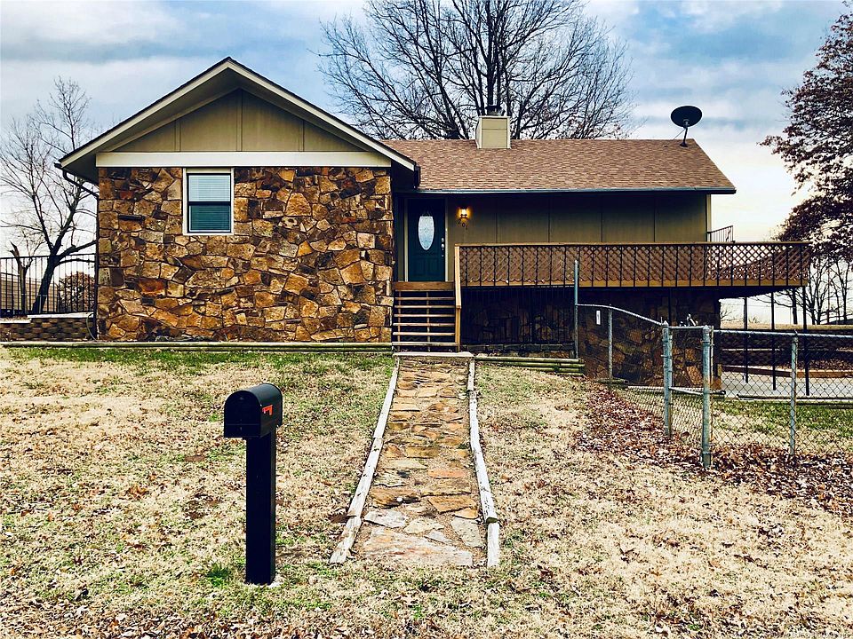 2nd image of 201 Lakeview Dr