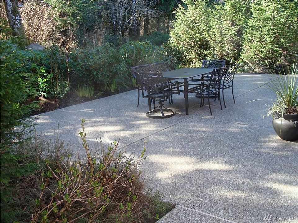 2nd image of 2208 Crestwood Pl
