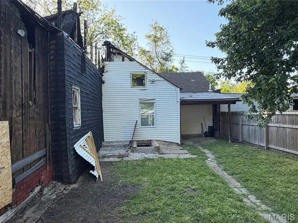 7135 Vermont Ave, Saint Louis, MO 63111