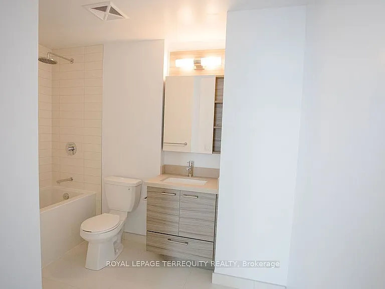 2221 Yonge St #4609 — Photo 19