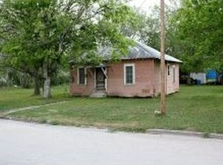 409 S Glendale St, Hallettsville, TX 77964