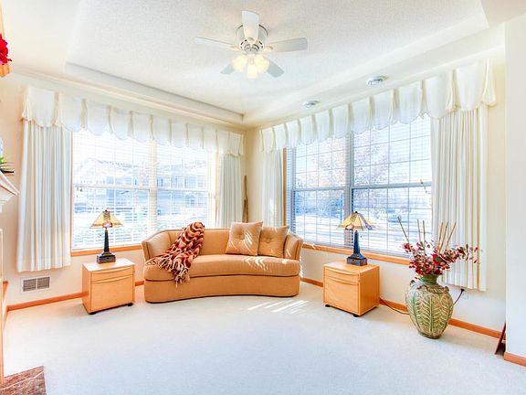 Rare to have so many windows on two sides in a townhome.