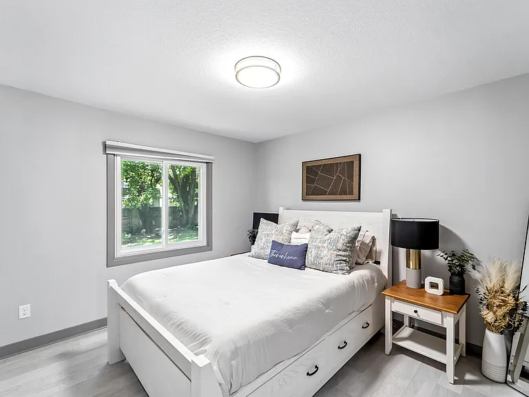 Jennifer Dr — Photo 15