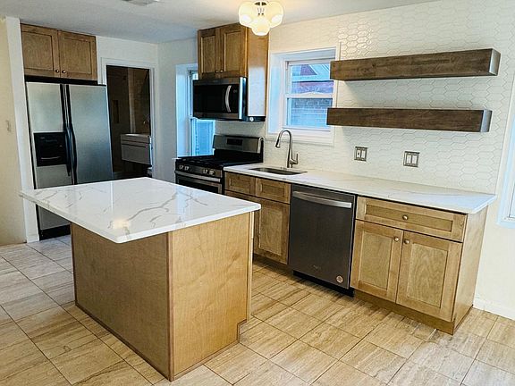 3rd image of 2403 Fairmount Ave #3