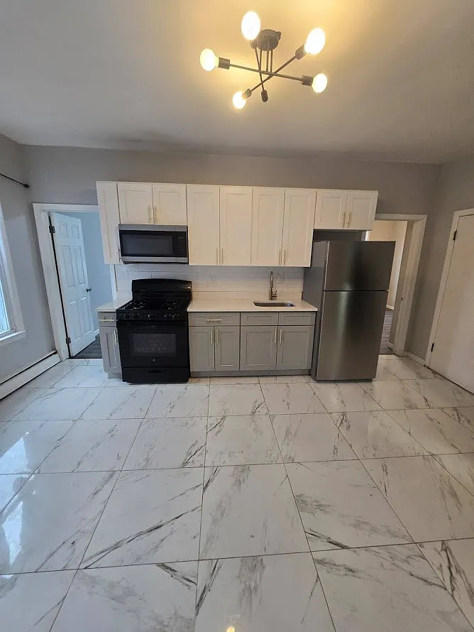 Building Photo - 234 Niles St #3R