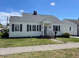 1605 Evans St, Morehead City, NC 28557