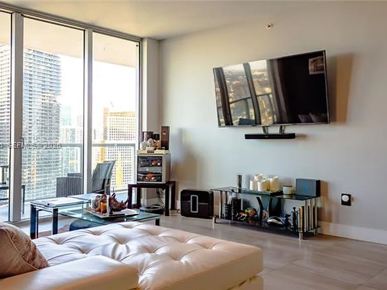 1111 SW 1st Ave #Penthouse 3822 — Photo 3