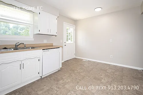 16413 W 123rd St — Photo 12