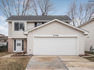 2346 Sunnydale Dr, Woodridge, IL 60517
