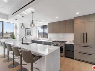 7158 W Willoughby Ave, Los Angeles, CA 90046