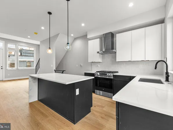 907 Emily St, Philadelphia, PA 19148