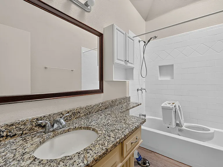 2305 Shady Creek Dr — Photo 16