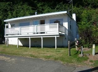 6894 Saska Pl, Clinton, WA 98236