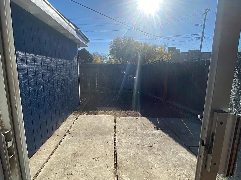 1182 Holmes Ct — Photo 8