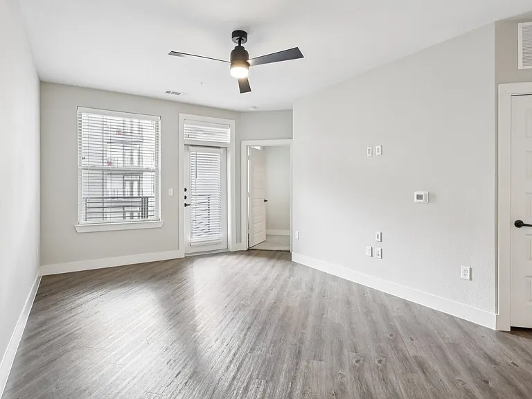 The Huntley — Photo 93