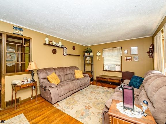 3rd image of 1748 Rosewood Dr