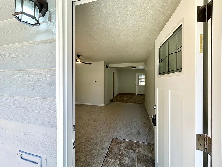 210 SW 142nd Ave — Photo 3