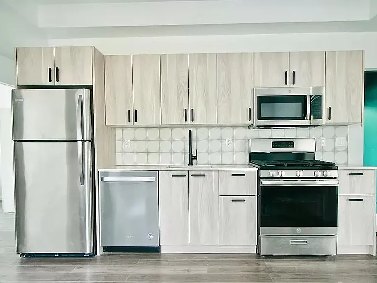 325 Humboldt St #3 — Photo 1