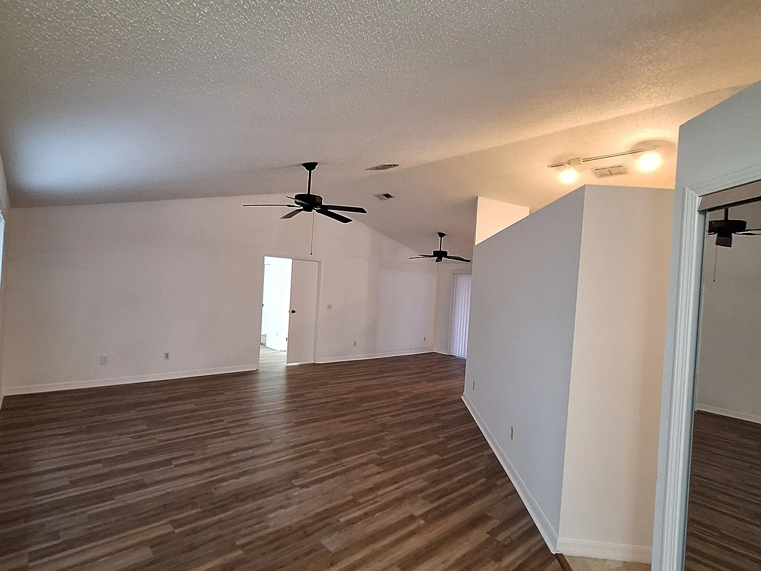 4 bed, 2106 sqft, $2,500 — Photo 4