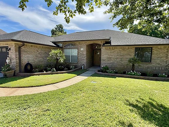 5th image of 304 Patricia Ln