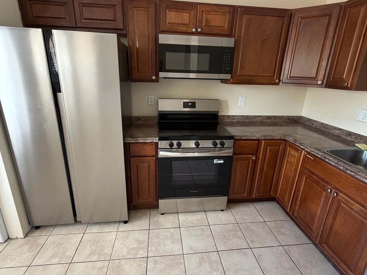 2 bed, 1000 sqft, $1,900 — Photo 2