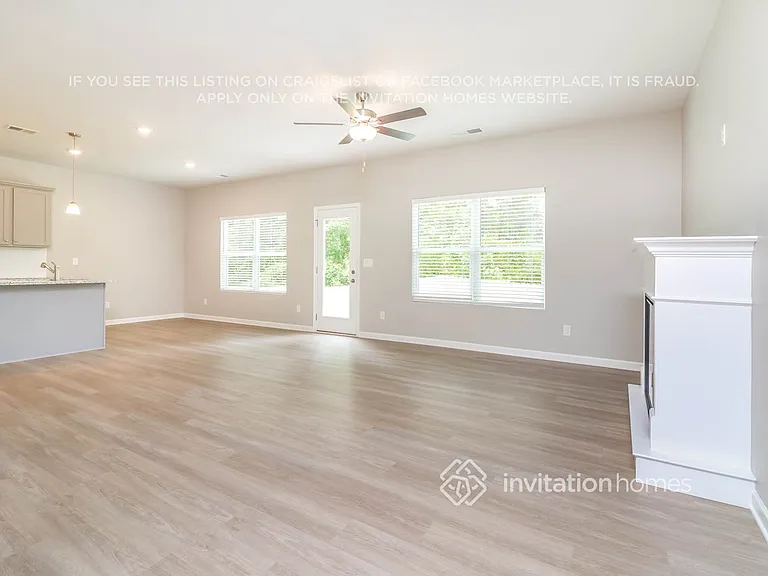 139 W Woodland Mnr — Photo 5