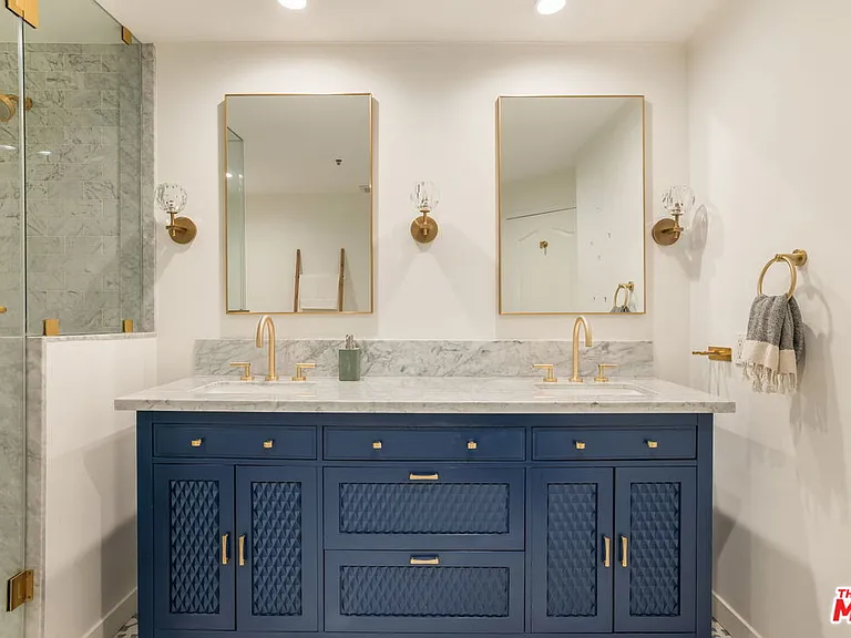 930 N Doheny Dr #103 — Photo 13