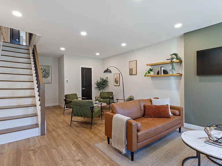 1507 W Thompson St — Photo 3