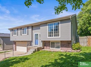 1142 Overland Trl, Papillion, NE 68046
