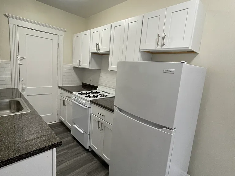 235 Park Dr #26 — Photo 3