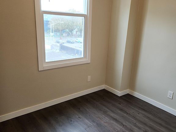 5th image of 204 E 4th Ave #206