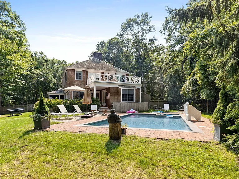 16 Alexis Ct — Photo 1