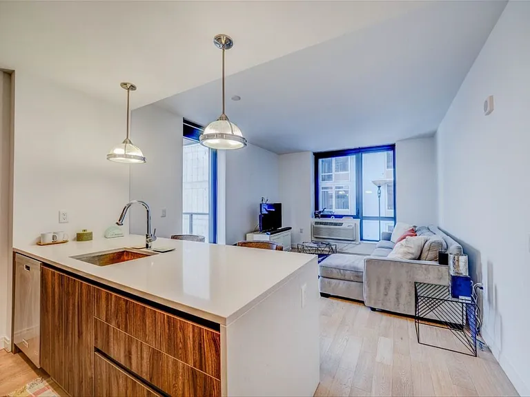 160 1st St #515 — Photo 3