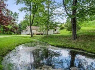 32 Carter Rd, Pleasant Valley, NY 12569