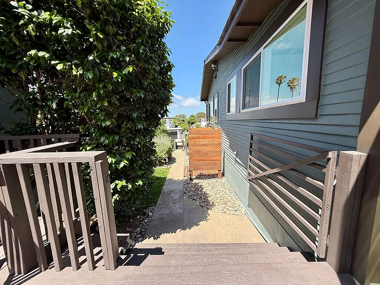 4415 Voltaire St — Photo 24
